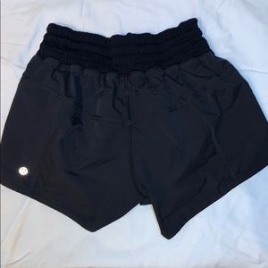 Lululemon Women’s Tracker Shorts - Black (6)